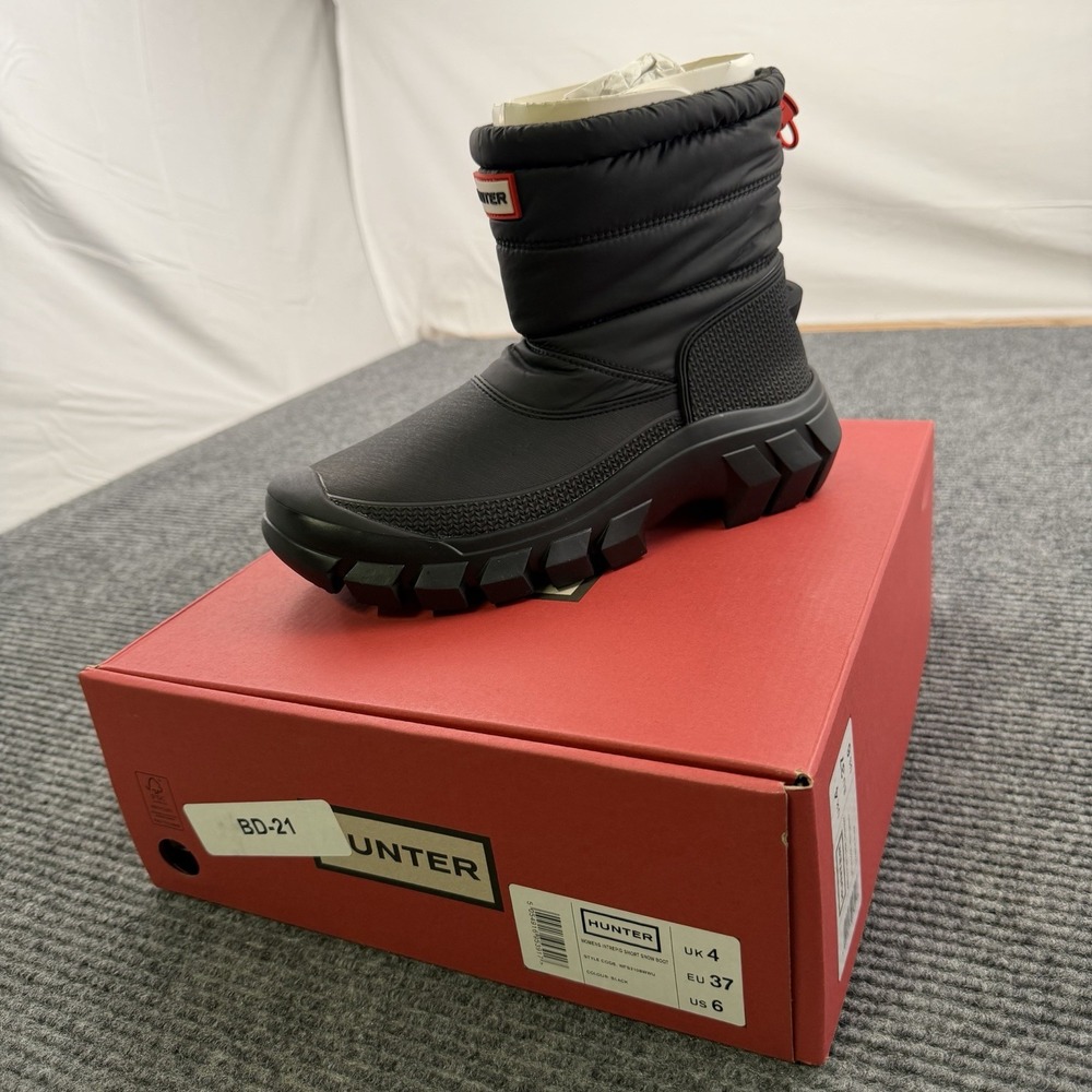 Hunter Intrepid Short Snow‎ Boots Women's Size 8 Black Winter Puff Insulated NWB